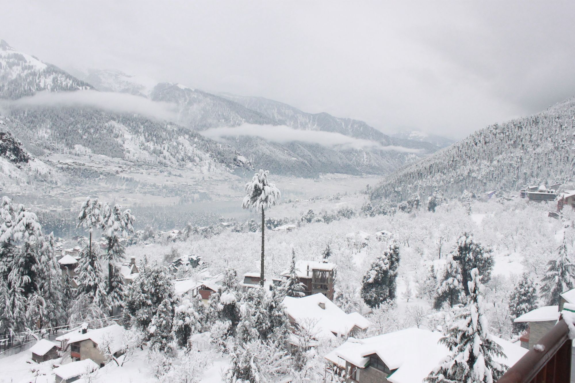 Utopia Resorts & Spa Manali  Exterior photo